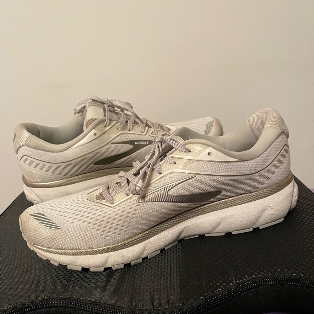 White grey Brooks  men’s sneakers size 11.5 brand new.